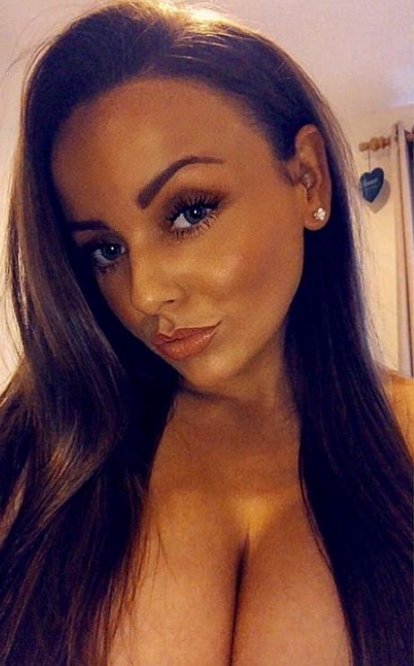 25P Busty Irish Brunette: Aideen