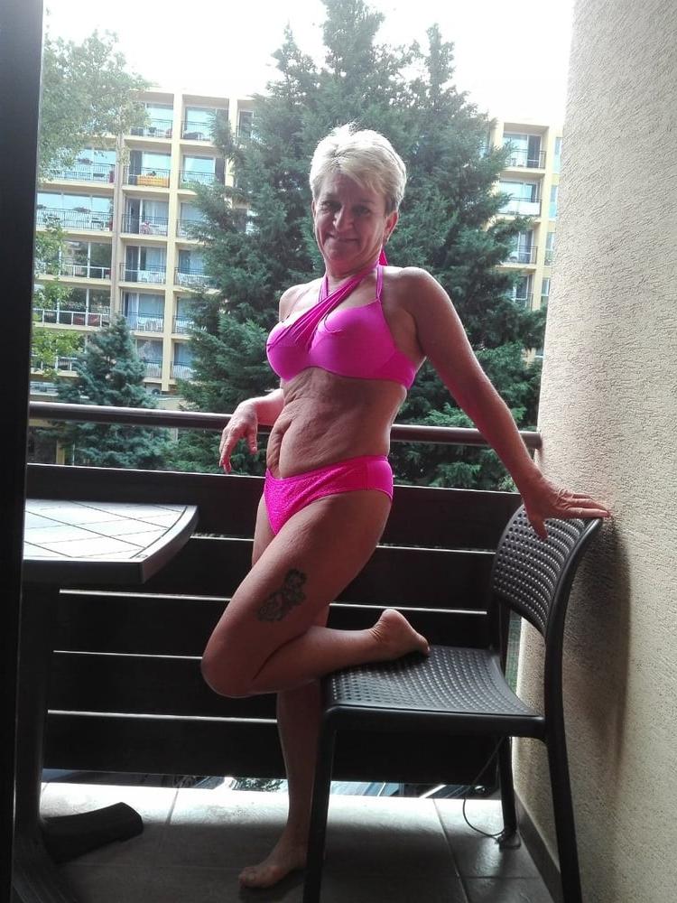 9P GILF