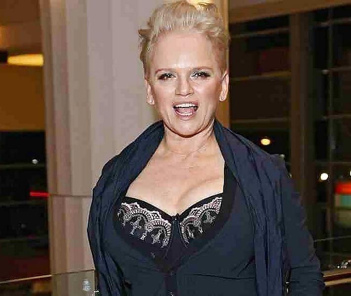 22P Polish mature celeb big boobs