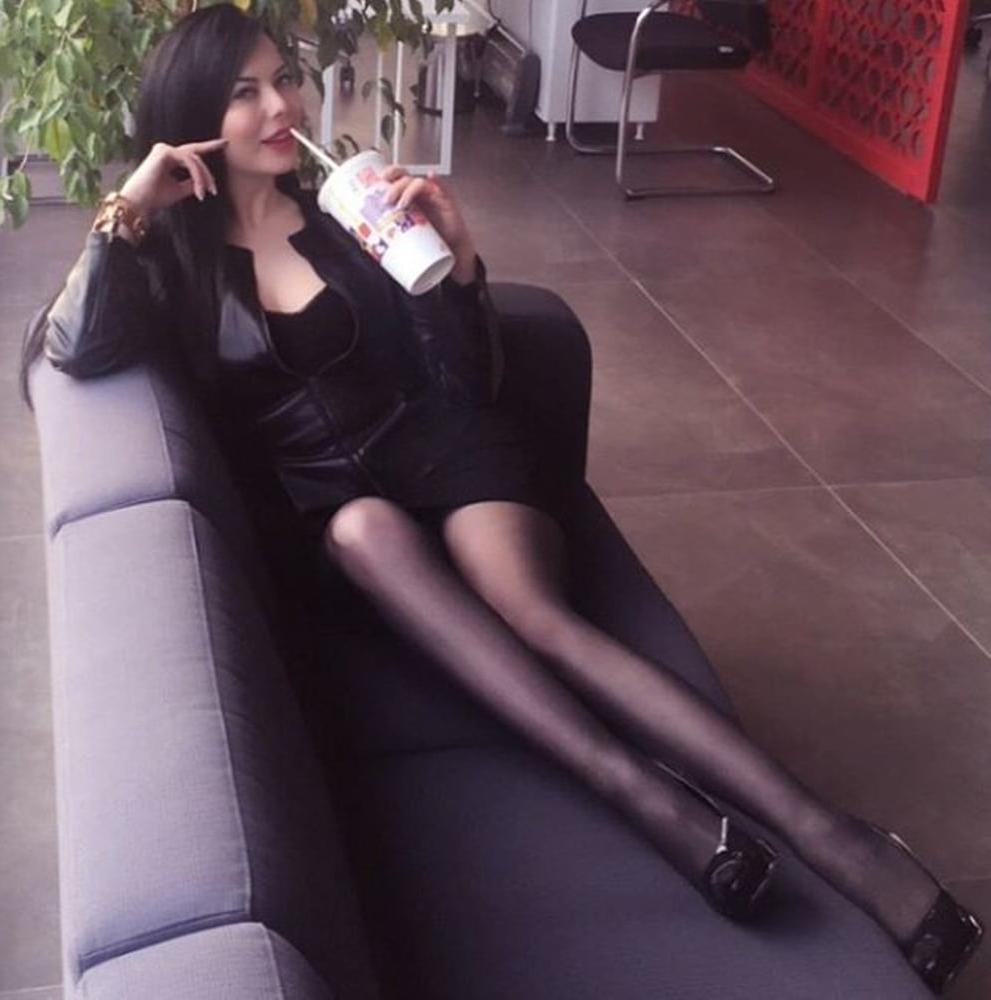 25P Mature in pantyhose, nylons, stockings, naylon corap 2