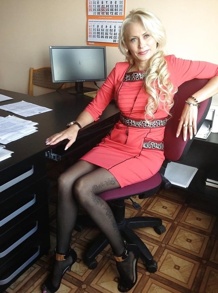 25P Mature in pantyhose, nylons, stockings, naylon corap 2