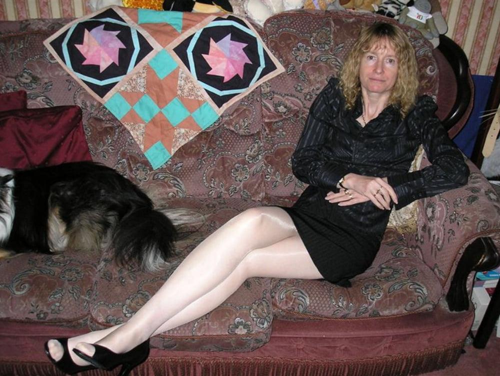 25P Mature in pantyhose, nylons, stockings, naylon corap 2