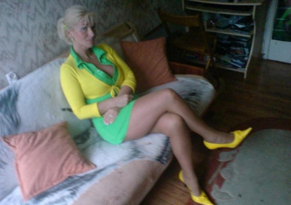 25P Mature in pantyhose, nylons, stockings, naylon corap 2