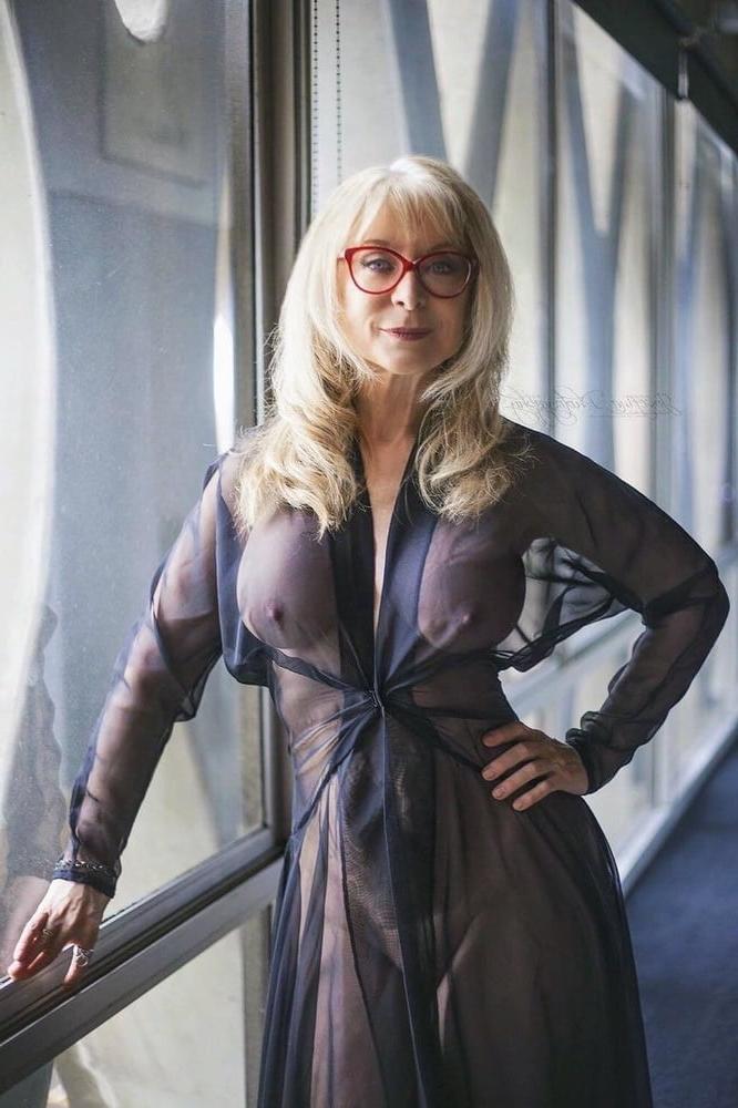25P Milfs - Posing 50