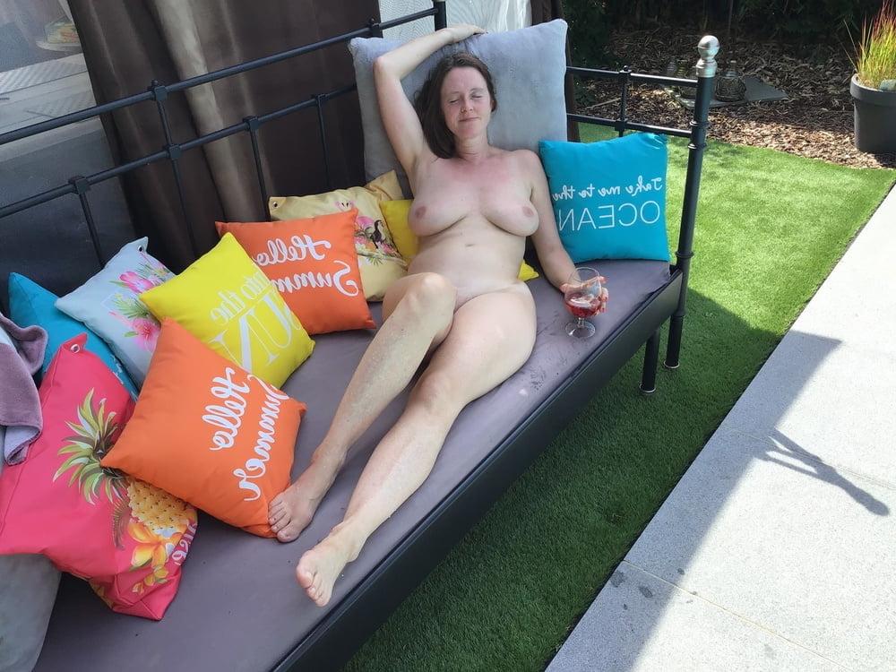 25P the hot exhibitionist  slut.