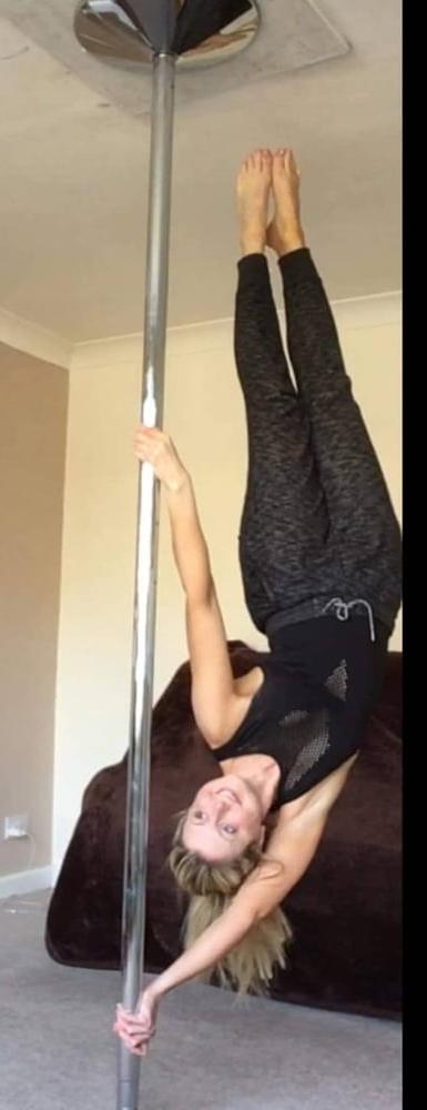 25P Pole dancer