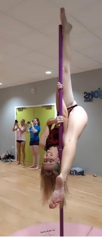 25P Pole dancer