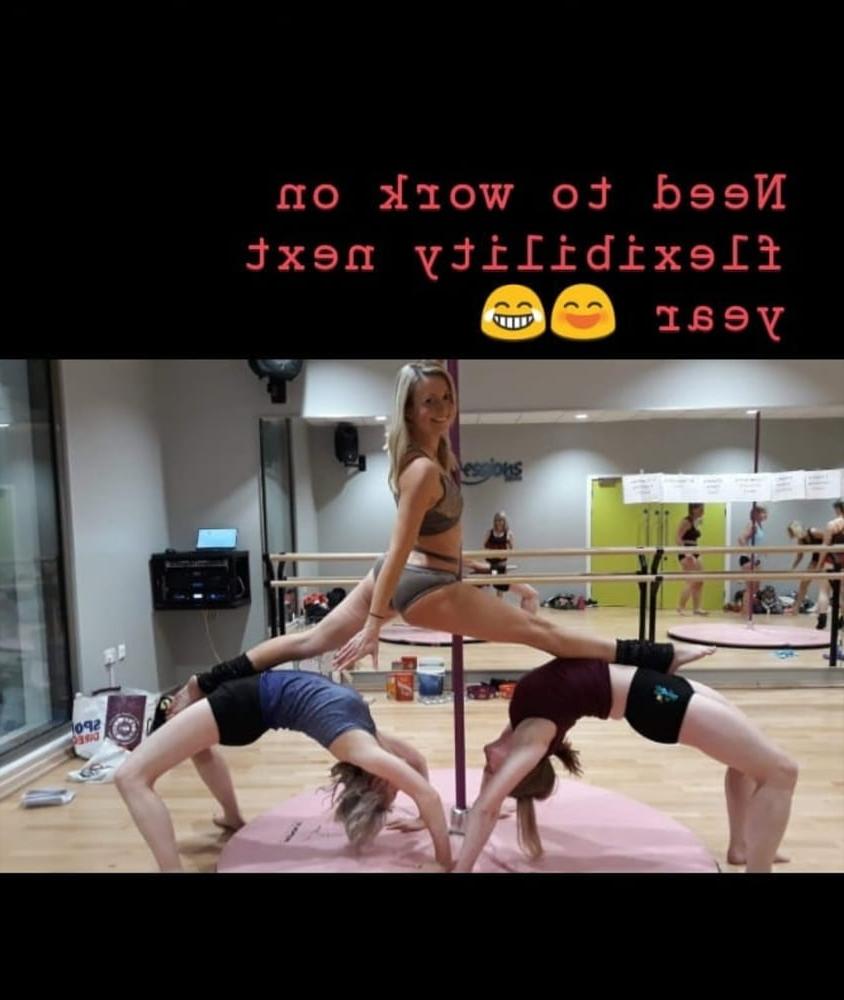 25P Pole dancer