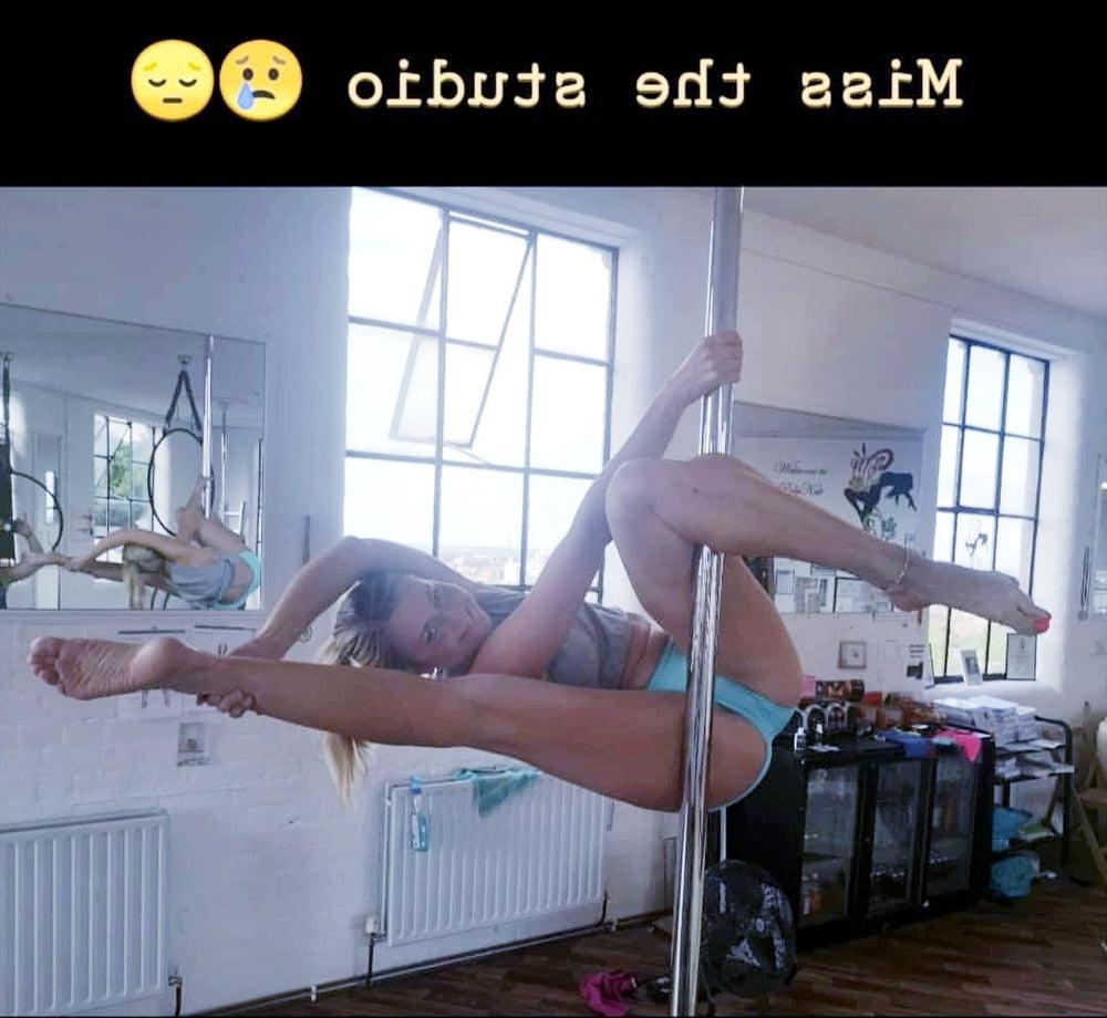 25P Pole dancer