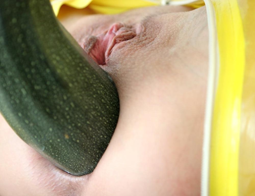 25P SDRUWS2 - MATURE GIANT VEGAN DILDO ANAL GAPE QUEEN