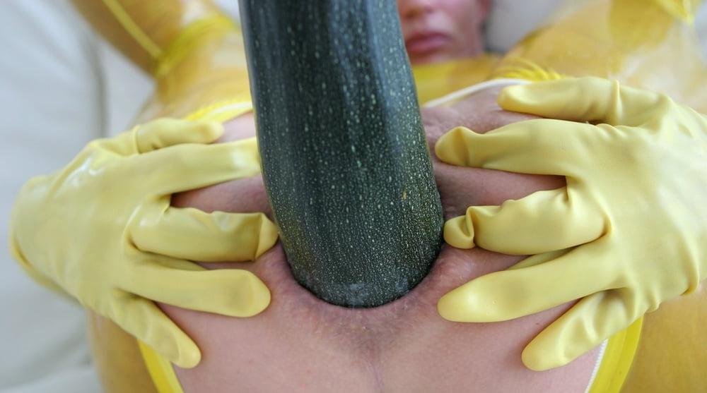 25P SDRUWS2 - MATURE GIANT VEGAN DILDO ANAL GAPE QUEEN