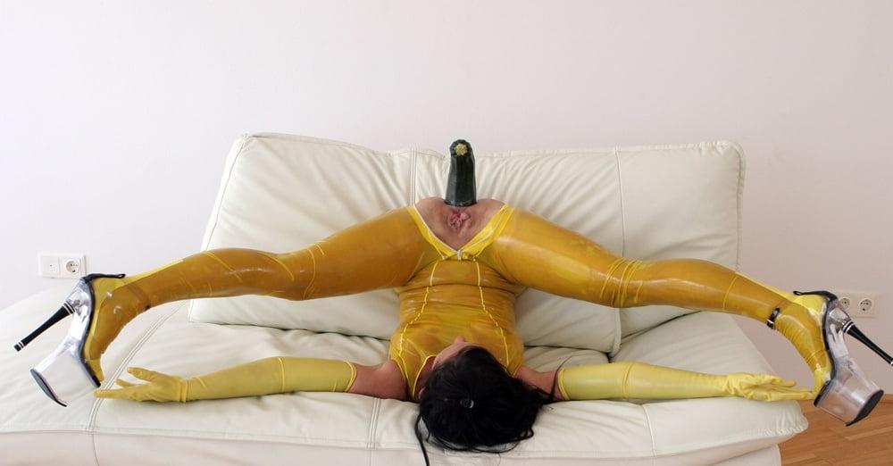 25P SDRUWS2 - MATURE GIANT VEGAN DILDO ANAL GAPE QUEEN