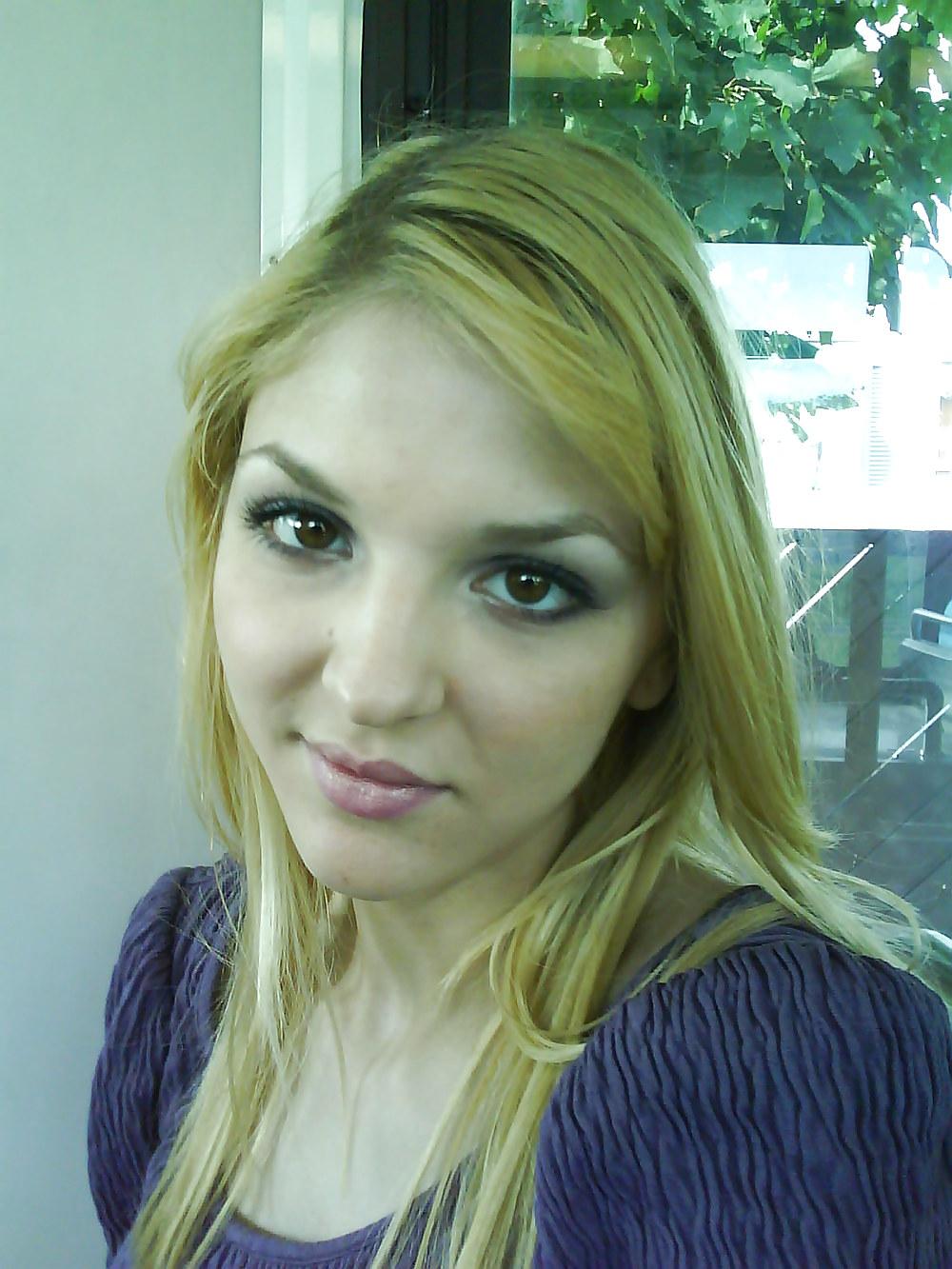 20P Blonde girl posing for pictures