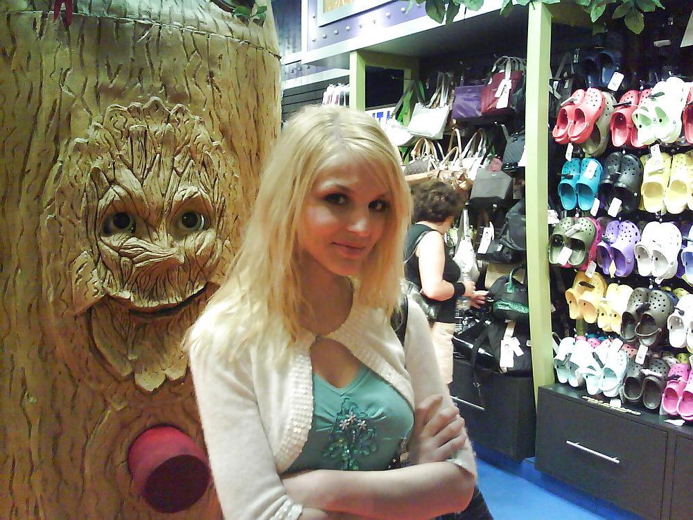 20P Blonde girl posing for pictures