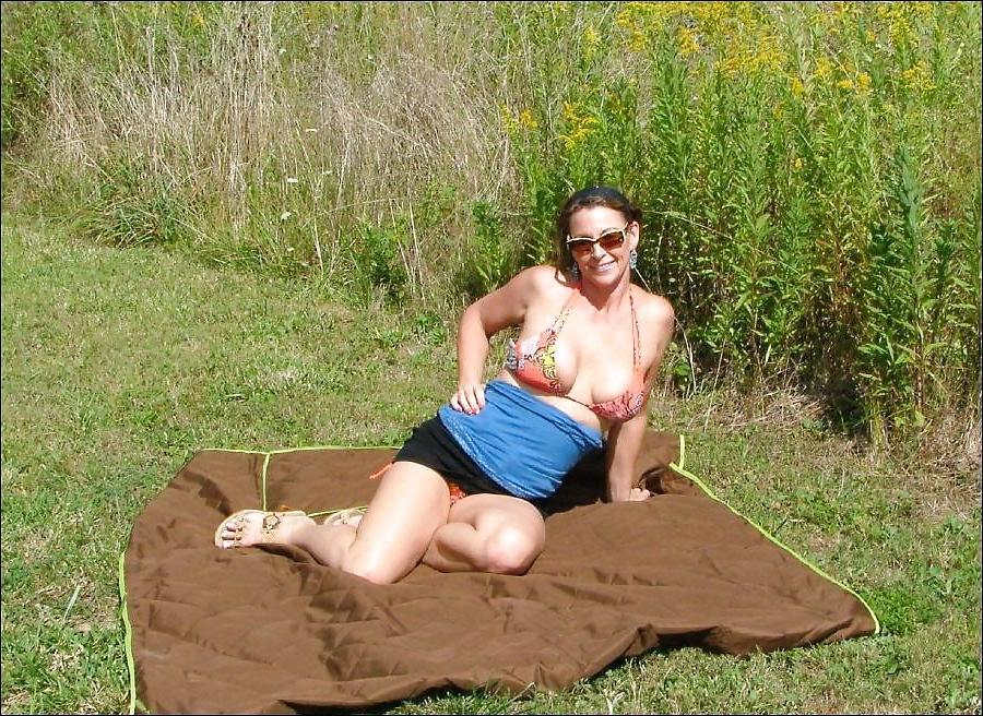 24P Mature Posing  