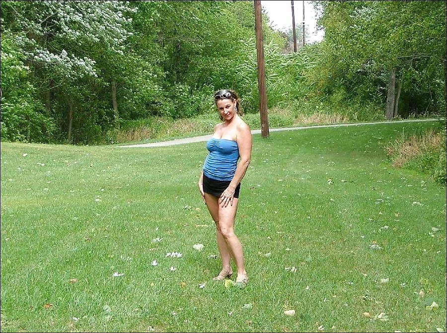 24P Mature Posing  