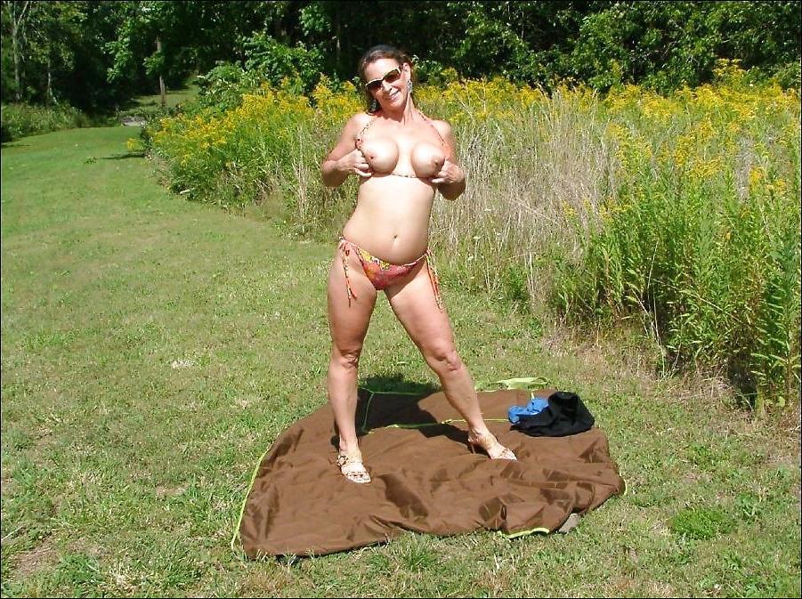 24P Mature Posing  