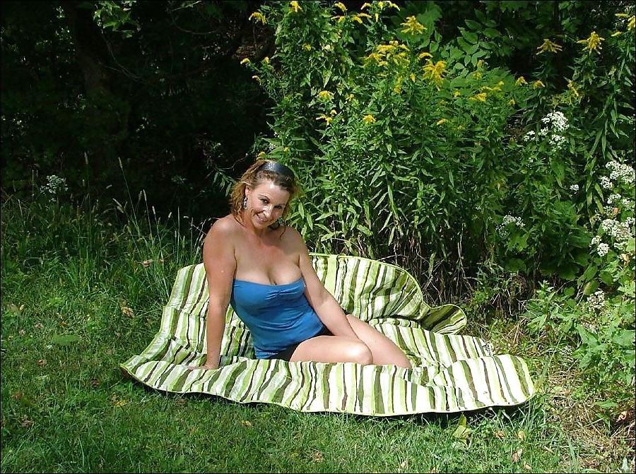 24P Mature Posing  