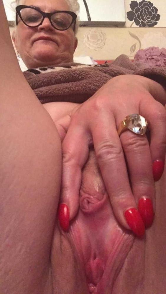 24P From MILF to GILF with Matures in between 184