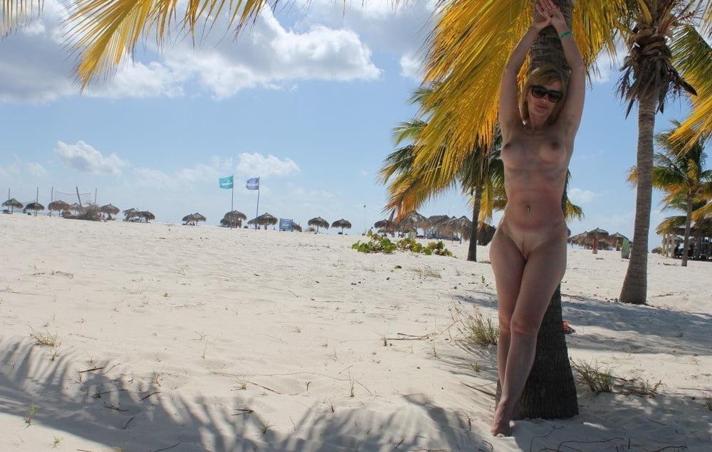 25P Swingers At the Beach #84