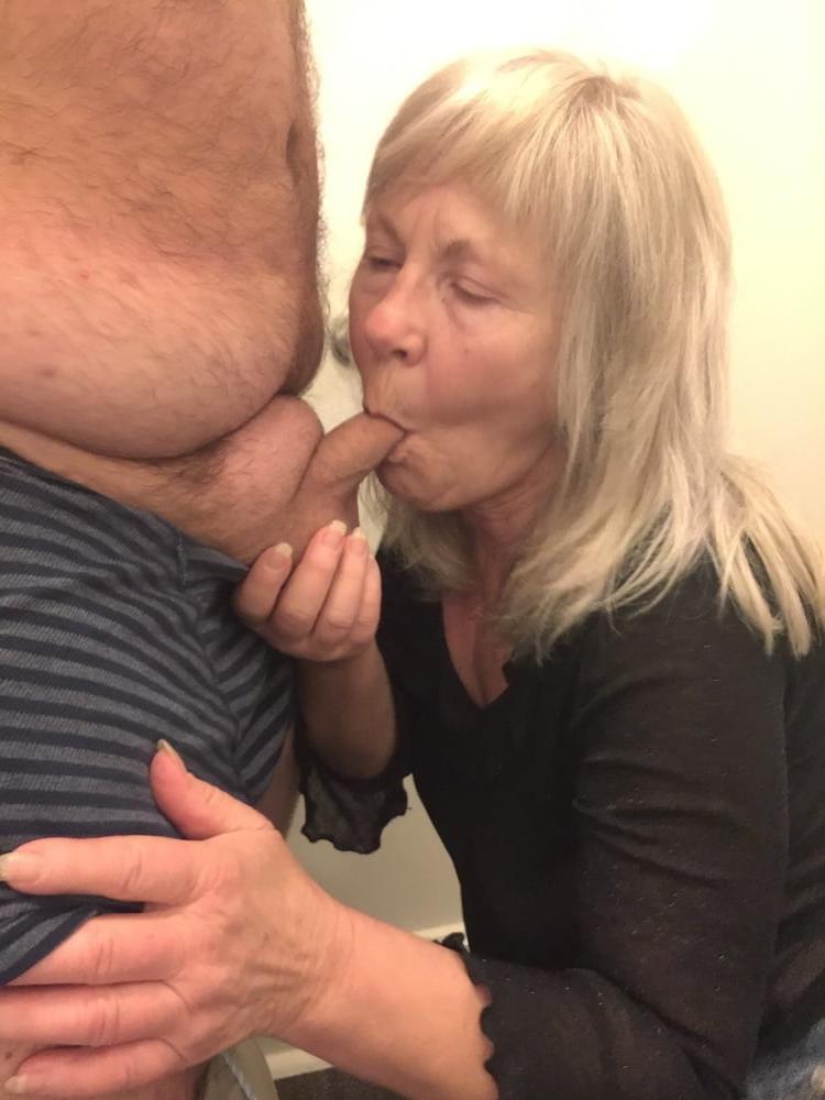 25P OLDER LADIES LIKE SUCKING COCK 30
