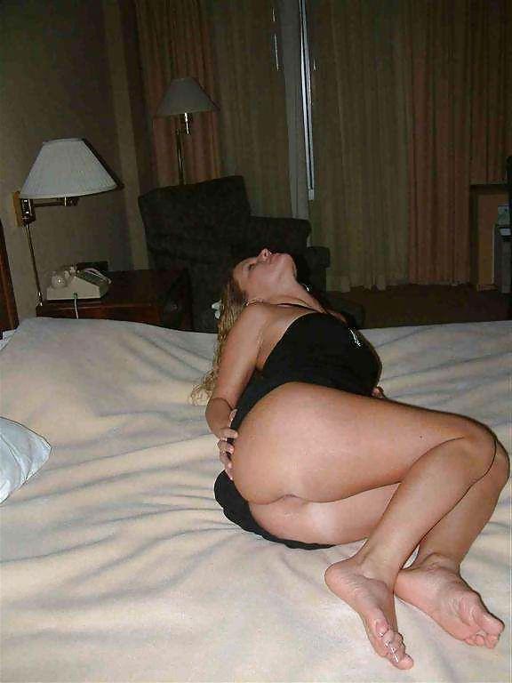 18P Blonde Milf Waiting Nude In Bed