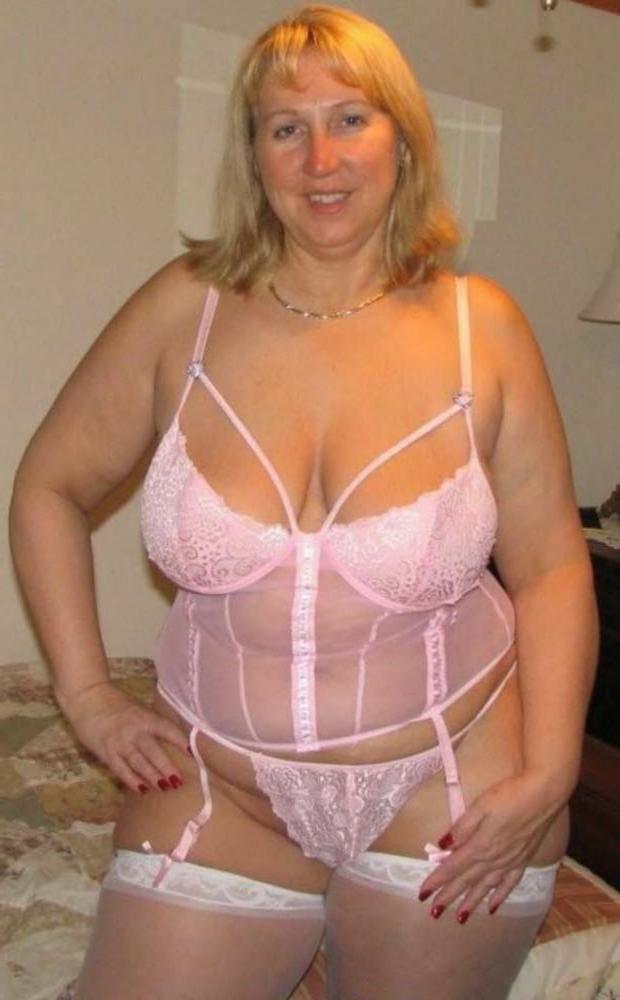 25P My 3rd selection of grannies &amp; matures in pink lingerie