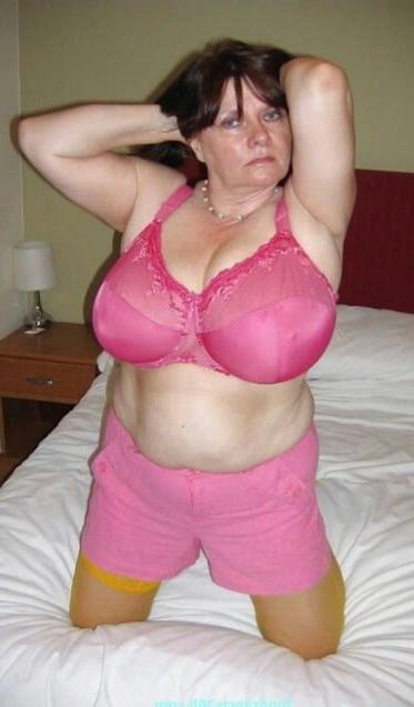 25P My 3rd selection of grannies &amp; matures in pink lingerie