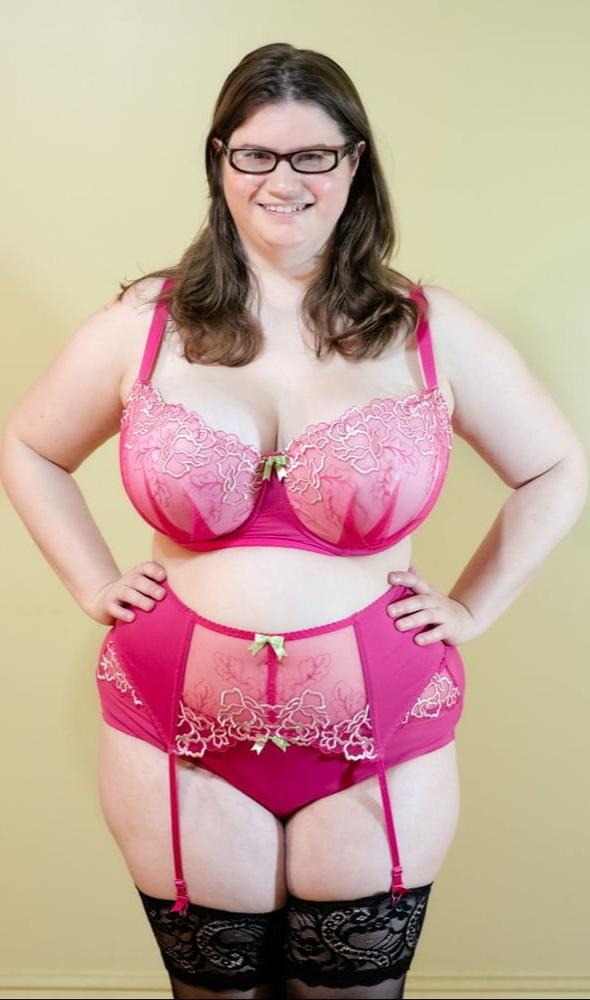 25P My 3rd selection of grannies &amp; matures in pink lingerie
