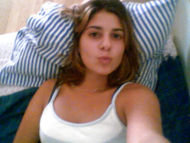 24P Israeli girls posing naked 2