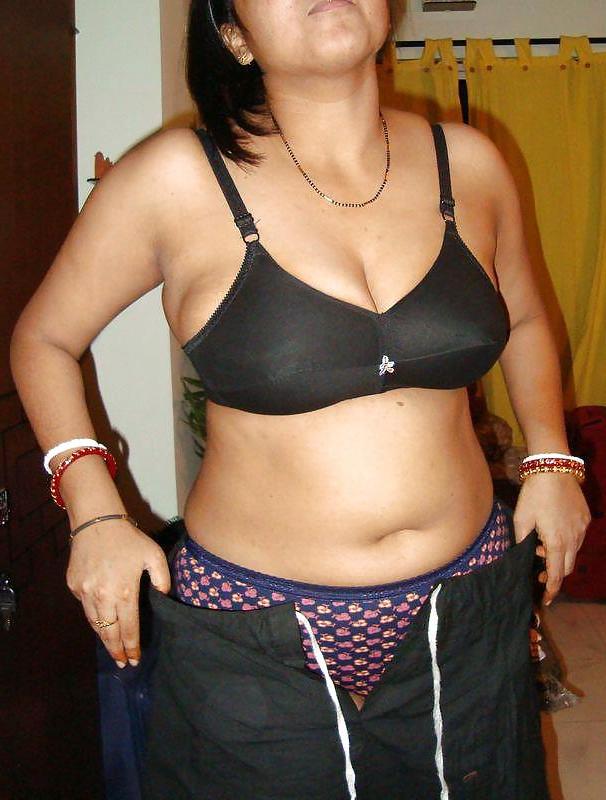 10P SEXY INDIAN AUNTY's Show