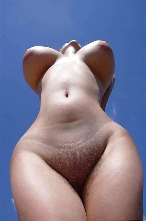 25P Huge Natural Tits From Below