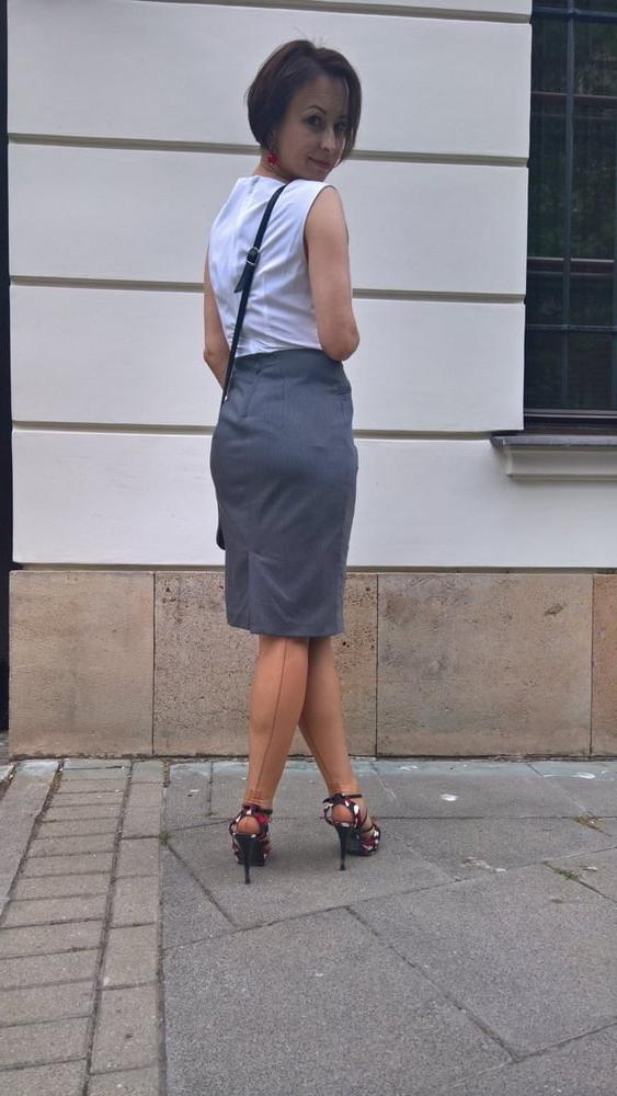 25P Milfs - Posing 41