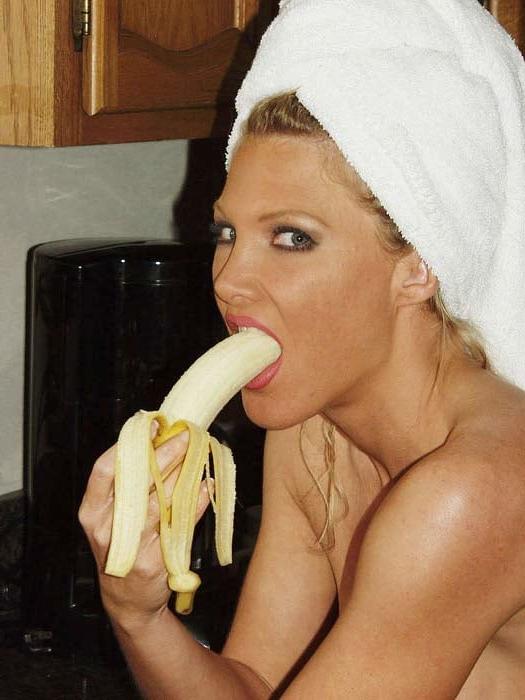 15P Mature  banana and cat