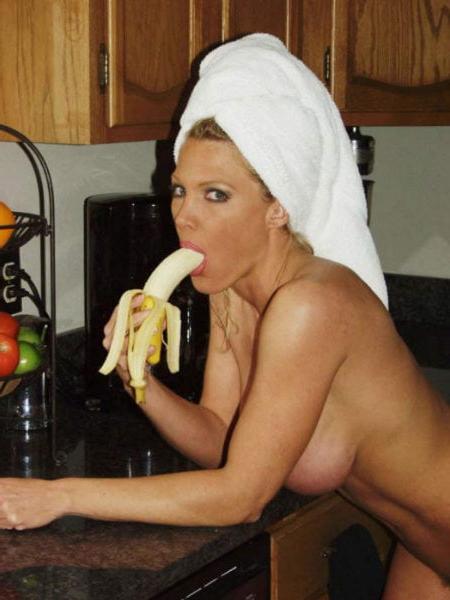 15P Mature  banana and cat