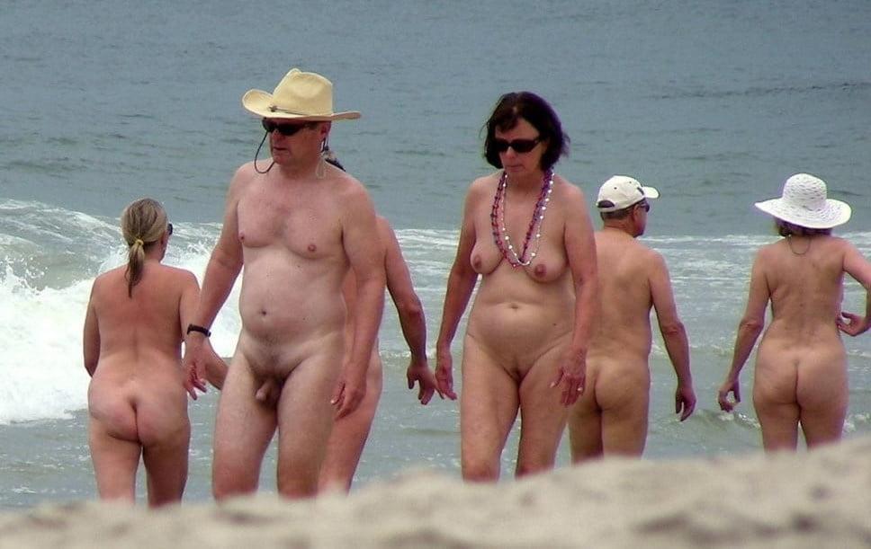 25P Swingers At the Beach #81
