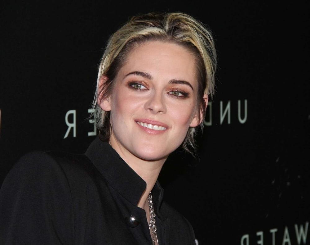 25P Celebrity Hot 250 - #231 Kristen Stewart