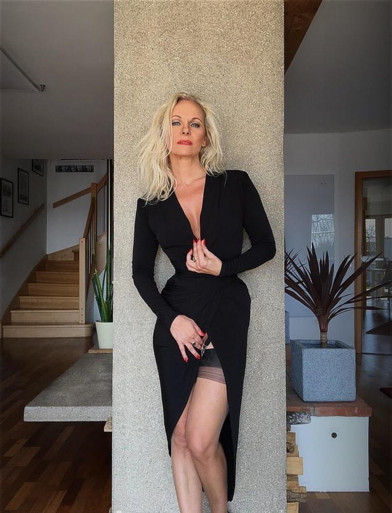 25P Milfs - Posing 35