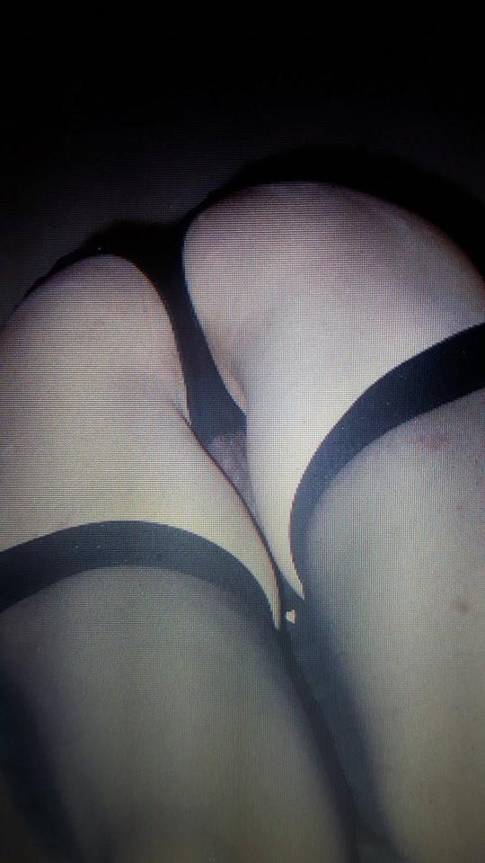 21P Wow!!  such  a very nice rear view of the  sweet slut Jayne