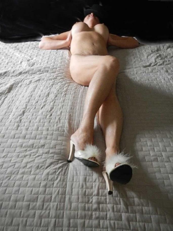 25P Milfs - Posing 34