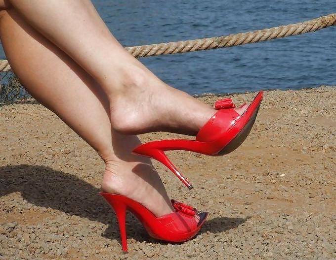 25P Nice Legs and Feet