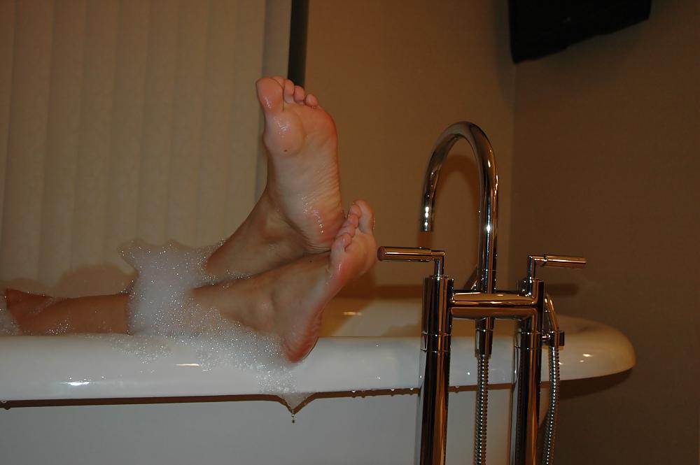 25P Nice Legs and Feet