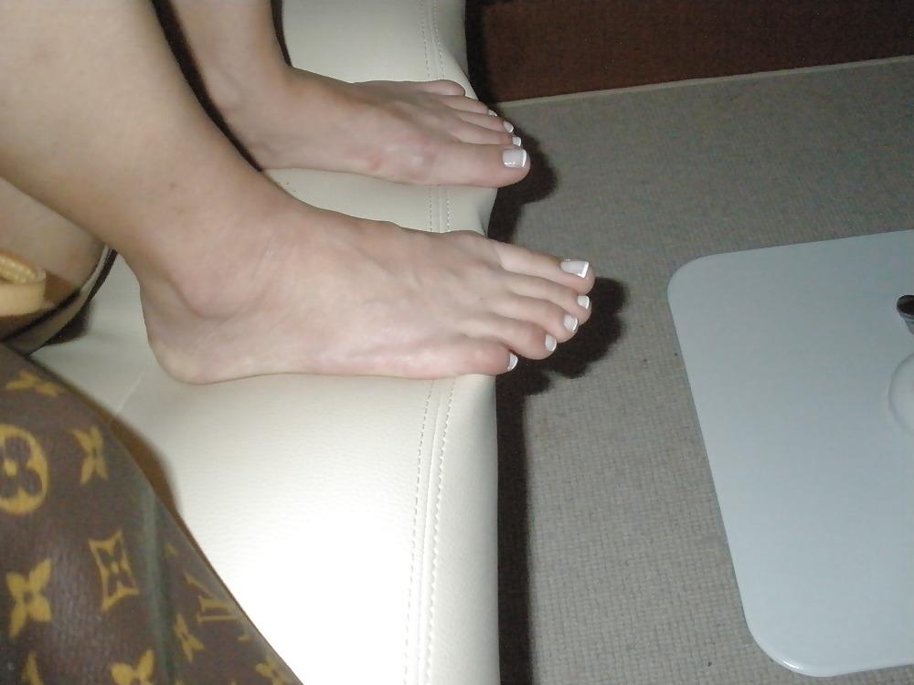 25P Nice Legs and Feet