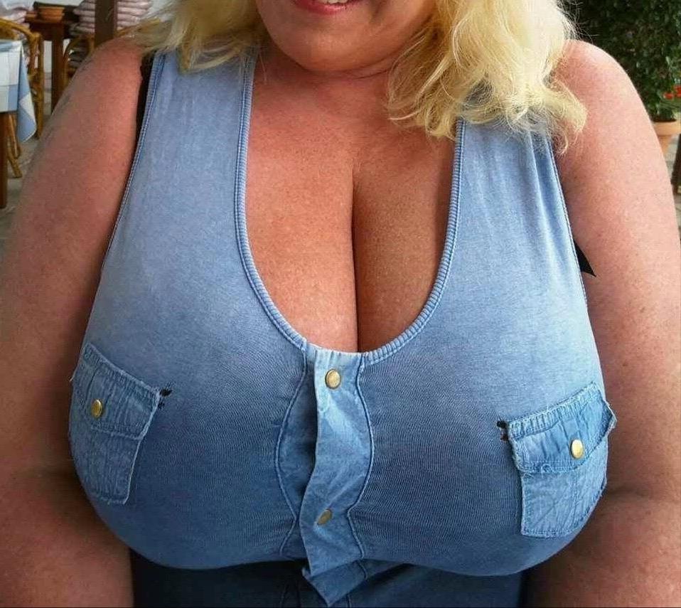 25P Tits ..... They're So Big 1.0