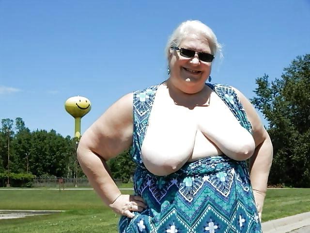 16P Bbw mix 521 (Grey hair granny)