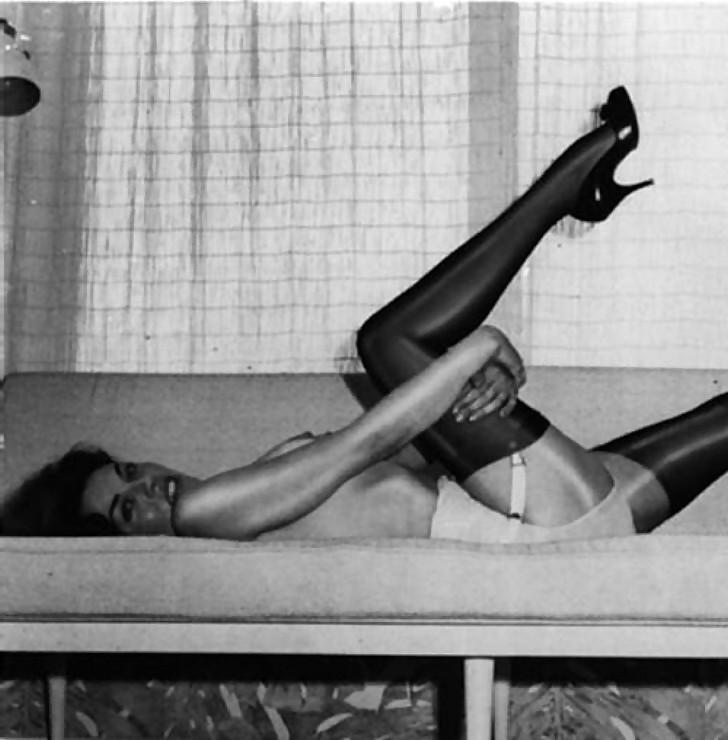 25P Vintage Ladies In Stockings 2