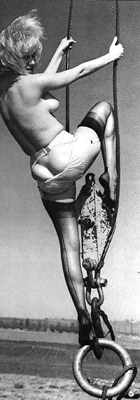 25P Vintage Ladies In Stockings 2