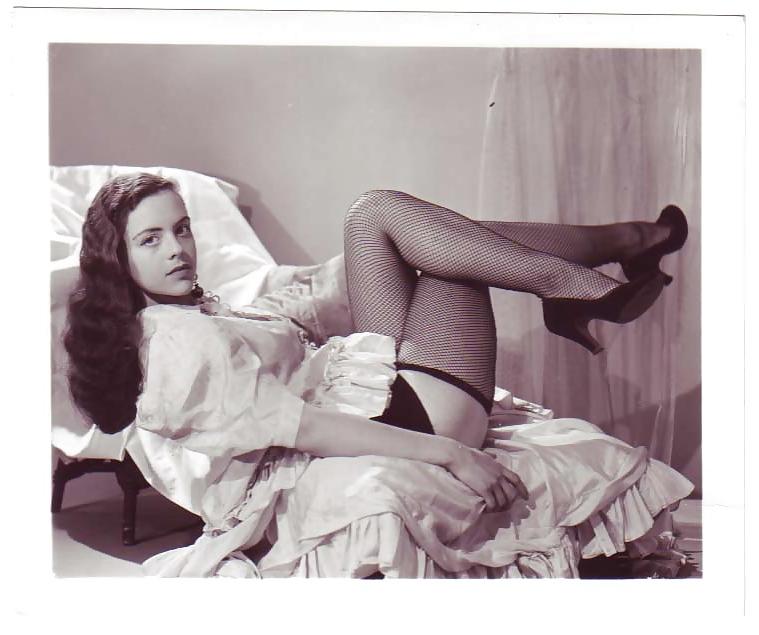 24P Vintage Ladies In Stockings 6