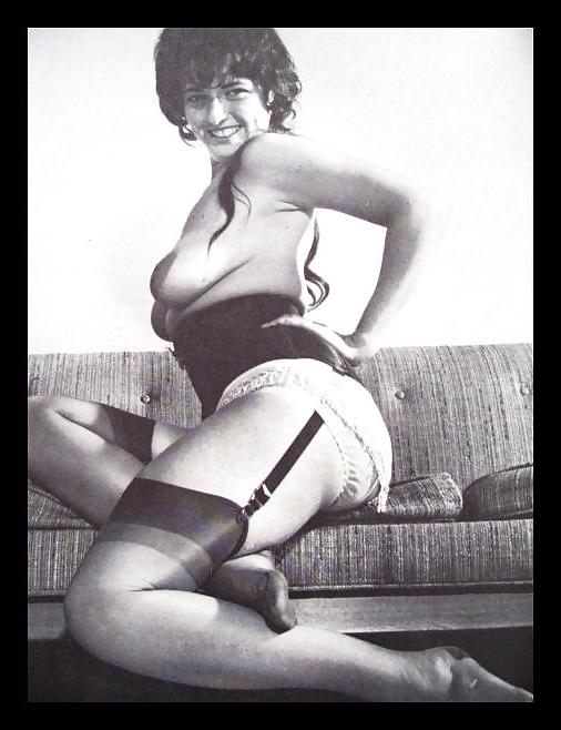 24P Vintage Ladies In Stockings 6
