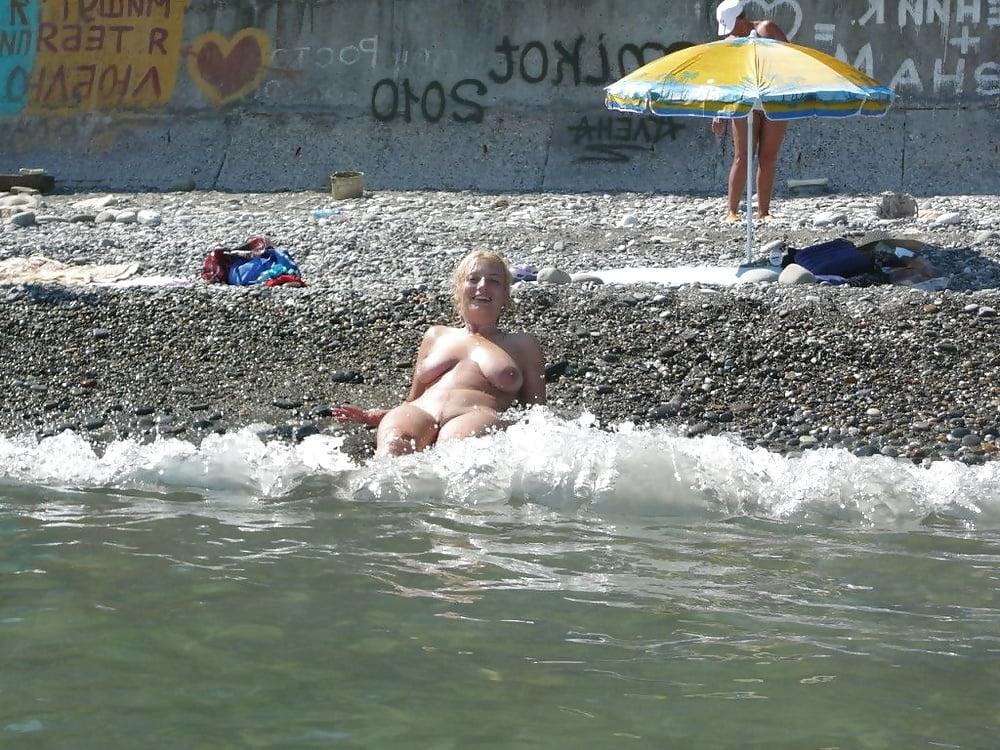 25P Swingers at the Beach #80
